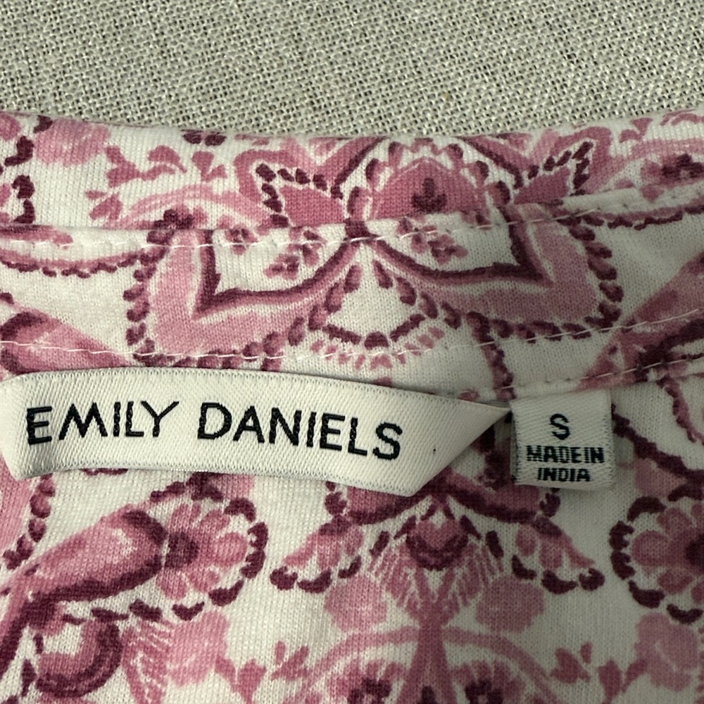 Emily Daniel’s Floral Pink Button-Up Women's Top SZ Small. - Picture 3 of 15